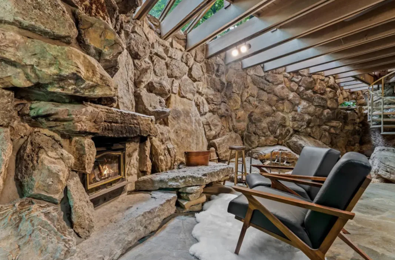 7 Creative Ways to Pair Lighting and Texture with Rocks for Fireplace Wall Designs